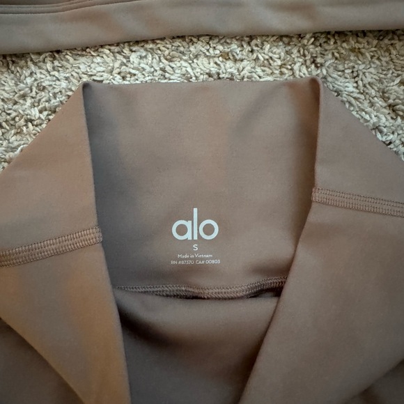 ALO Yoga Bra AND Leggings Set in Taupe - Picture 10 of 13